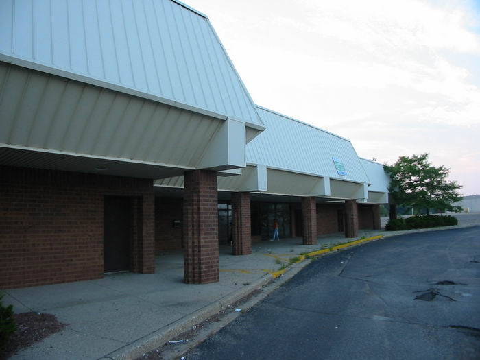 North Kent Mall - North Kent Theaters As Of 2002